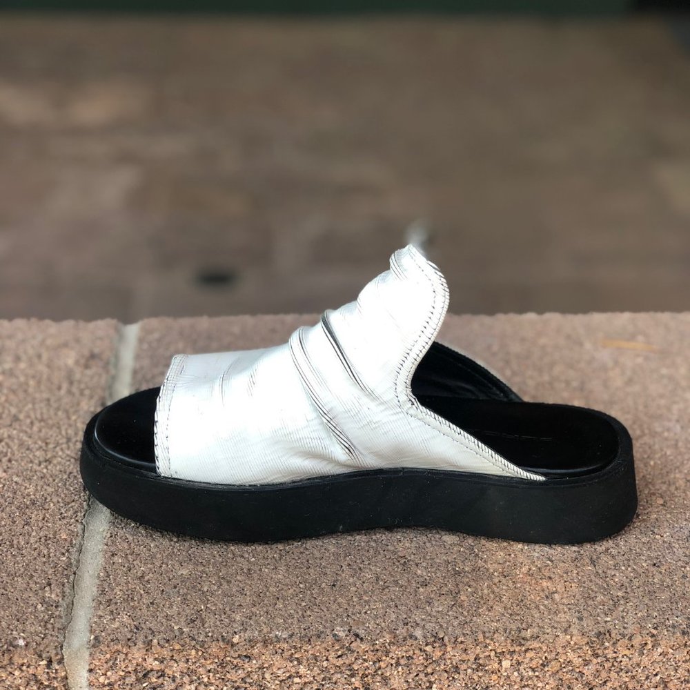 'No Mistake' Sandal by Puro Secret, White Leather, Black Platform, US 8-8.5 - Picture 3 of 7